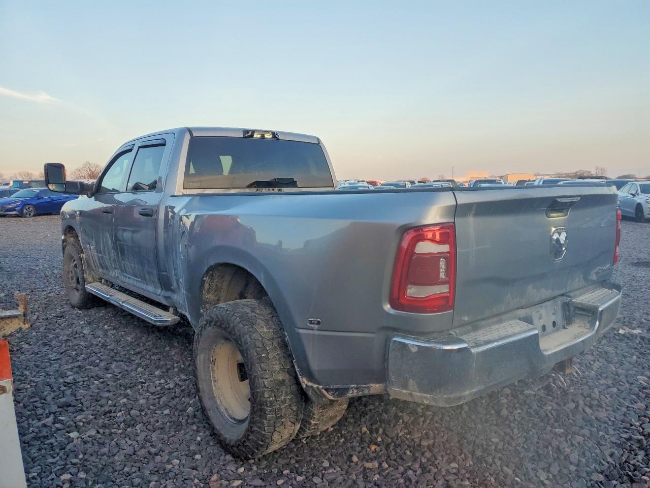2022 RAM 3500 TRADESMAN photo 3