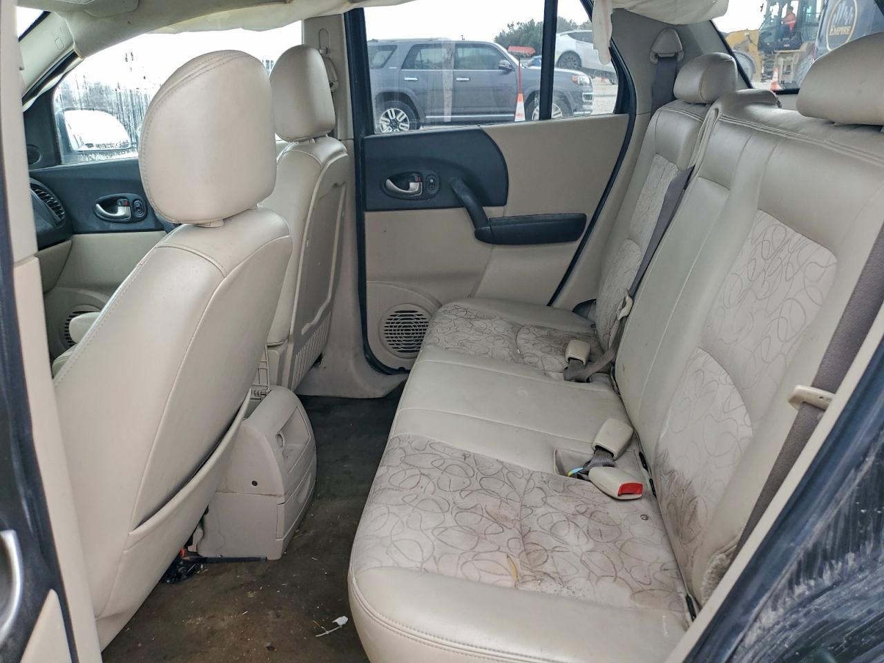 2004 SATURN VUE photo 11