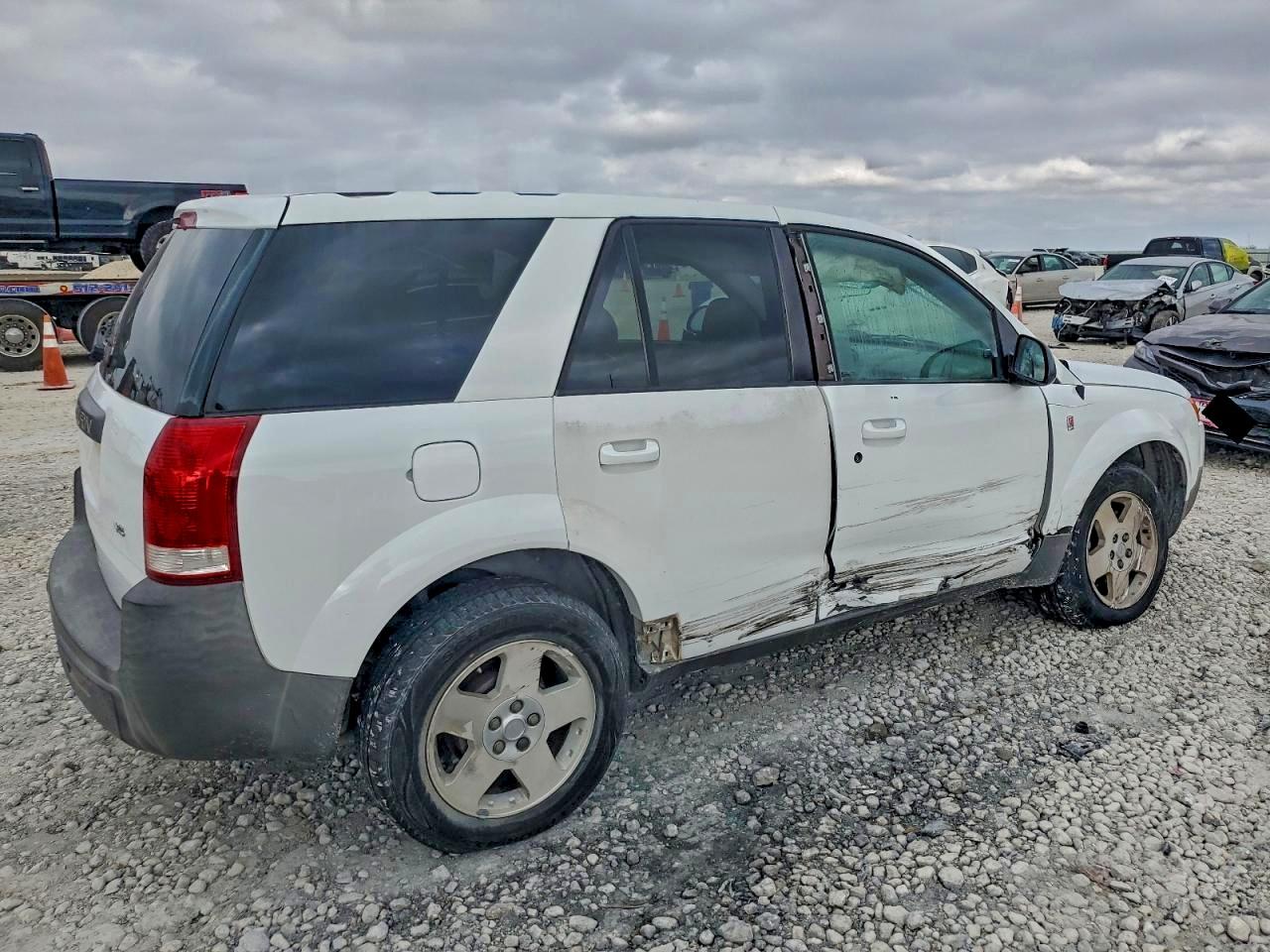 2004 SATURN VUE photo 3