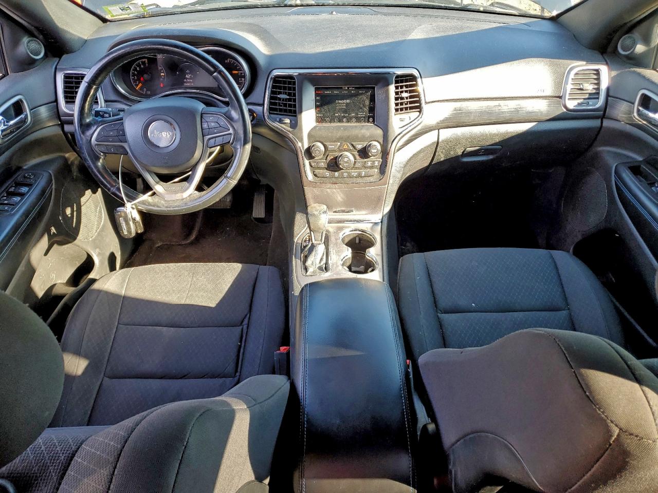 2019 JEEP GRAND CHEROKEE LAREDO photo 8