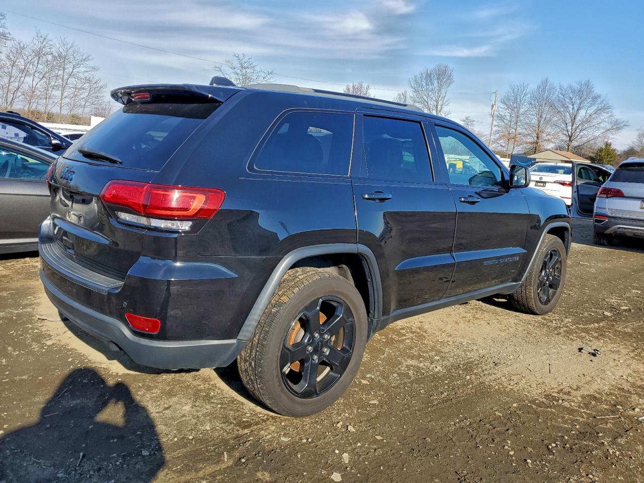 2019 JEEP GRAND CHEROKEE LAREDO photo 3