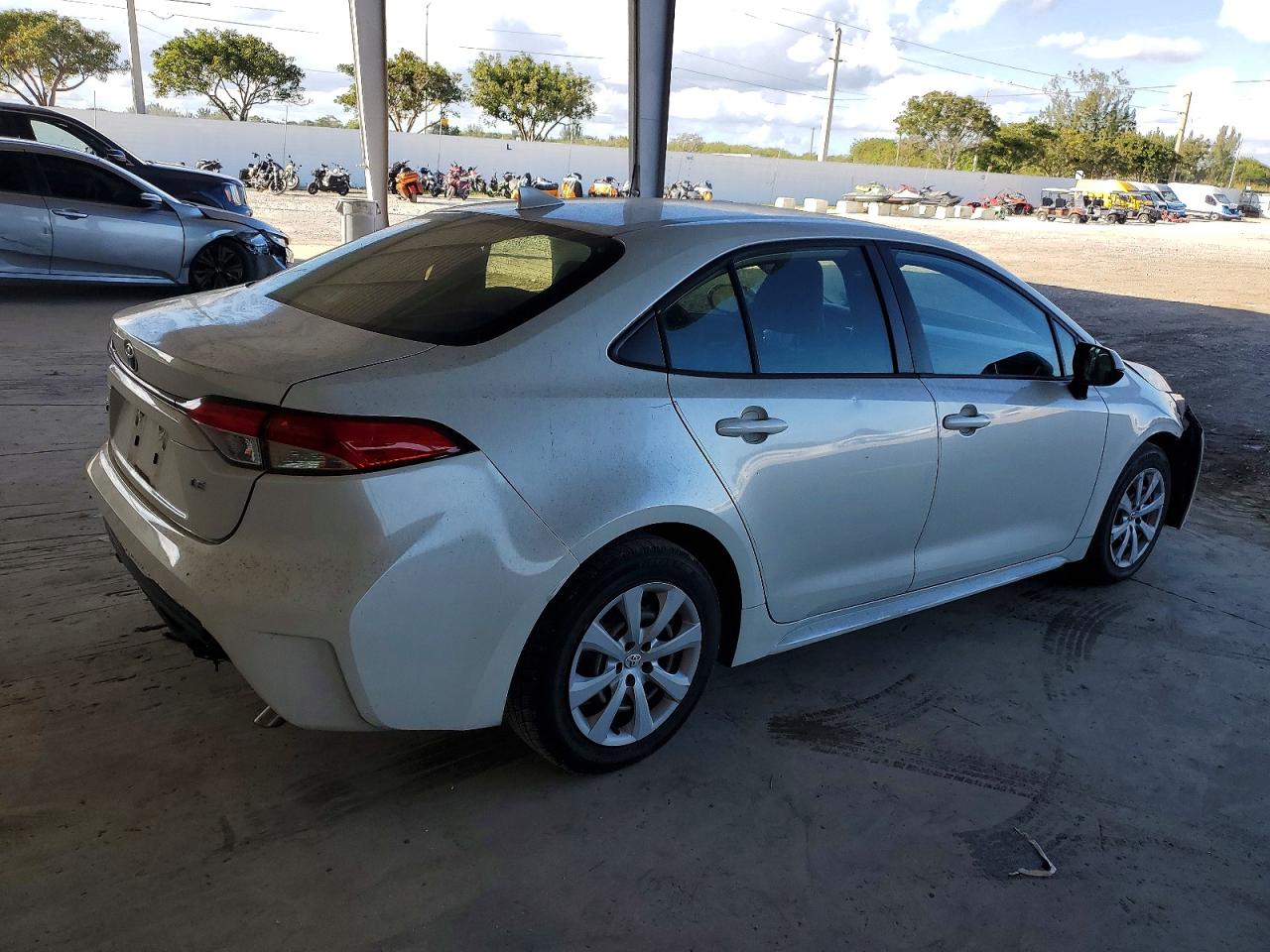 2021 TOYOTA COROLLA LE photo 3