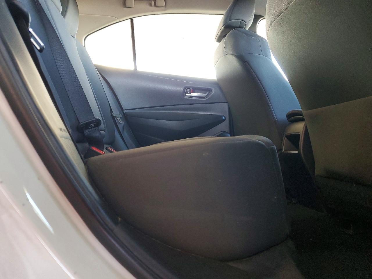 2021 TOYOTA COROLLA LE photo 10