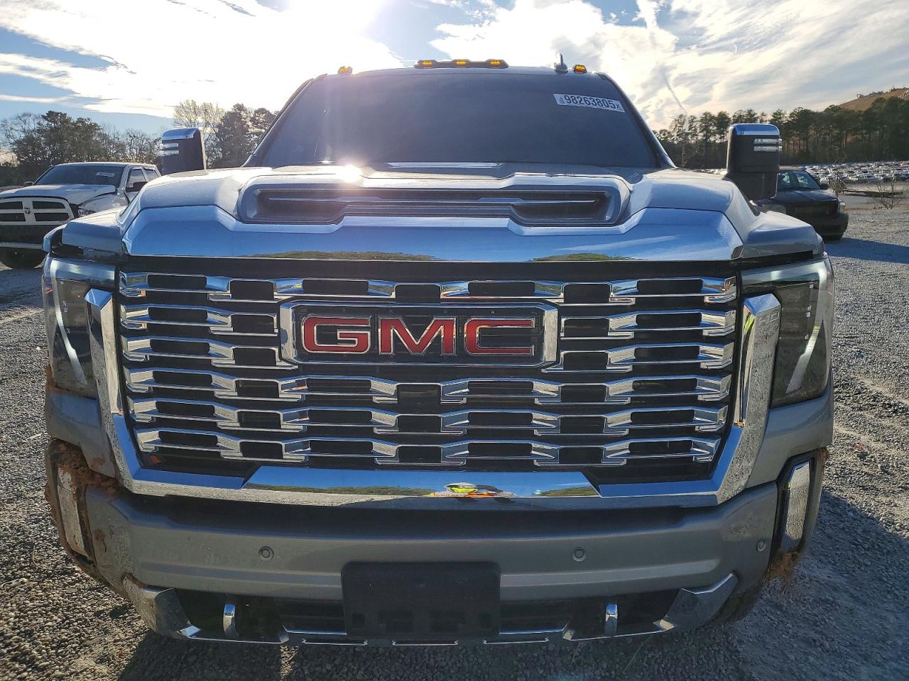 2025 GMC SIERRA K2500 DENALI photo 9