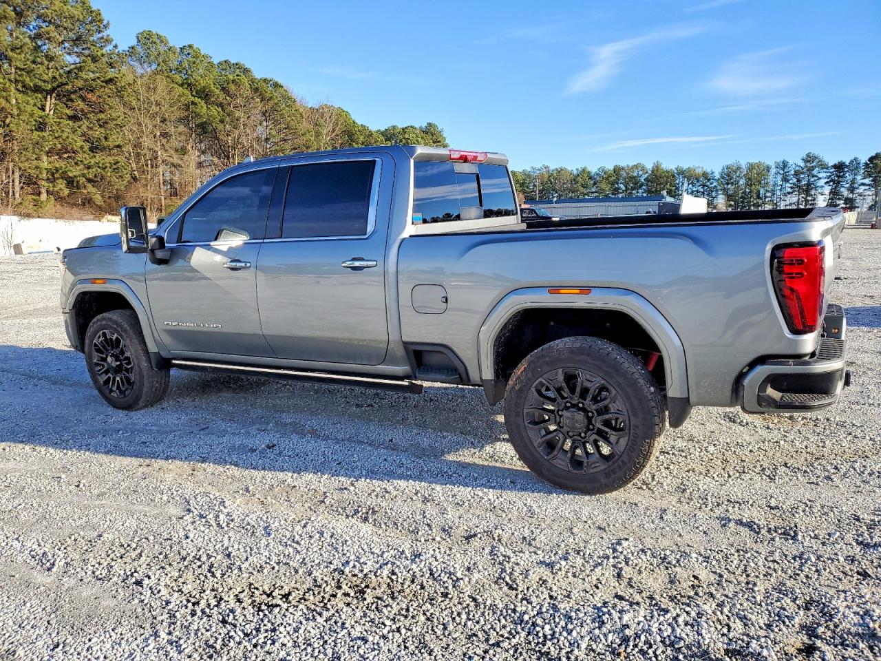 2025 GMC SIERRA K2500 DENALI photo 3