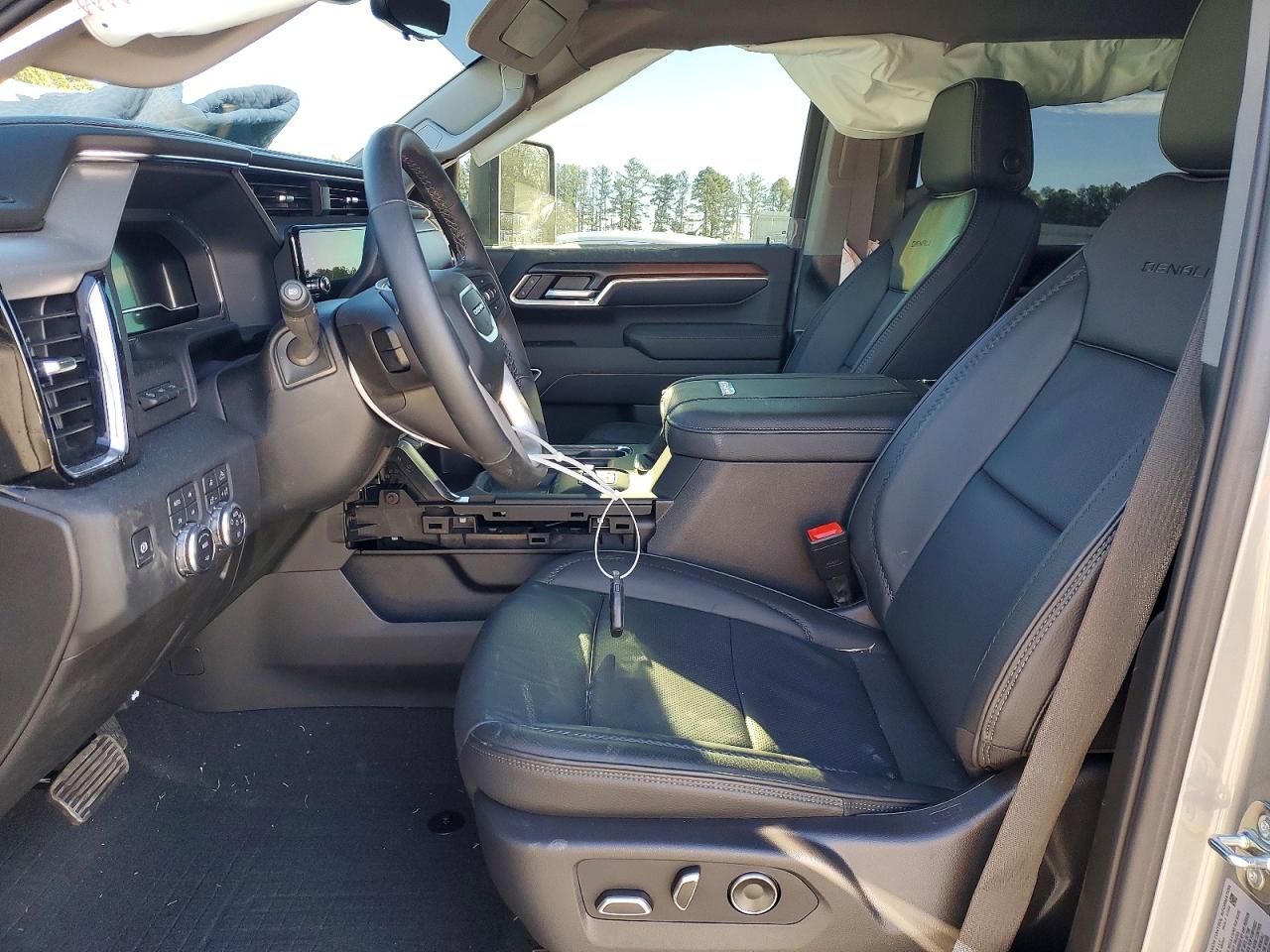 2025 GMC SIERRA K2500 DENALI photo 13
