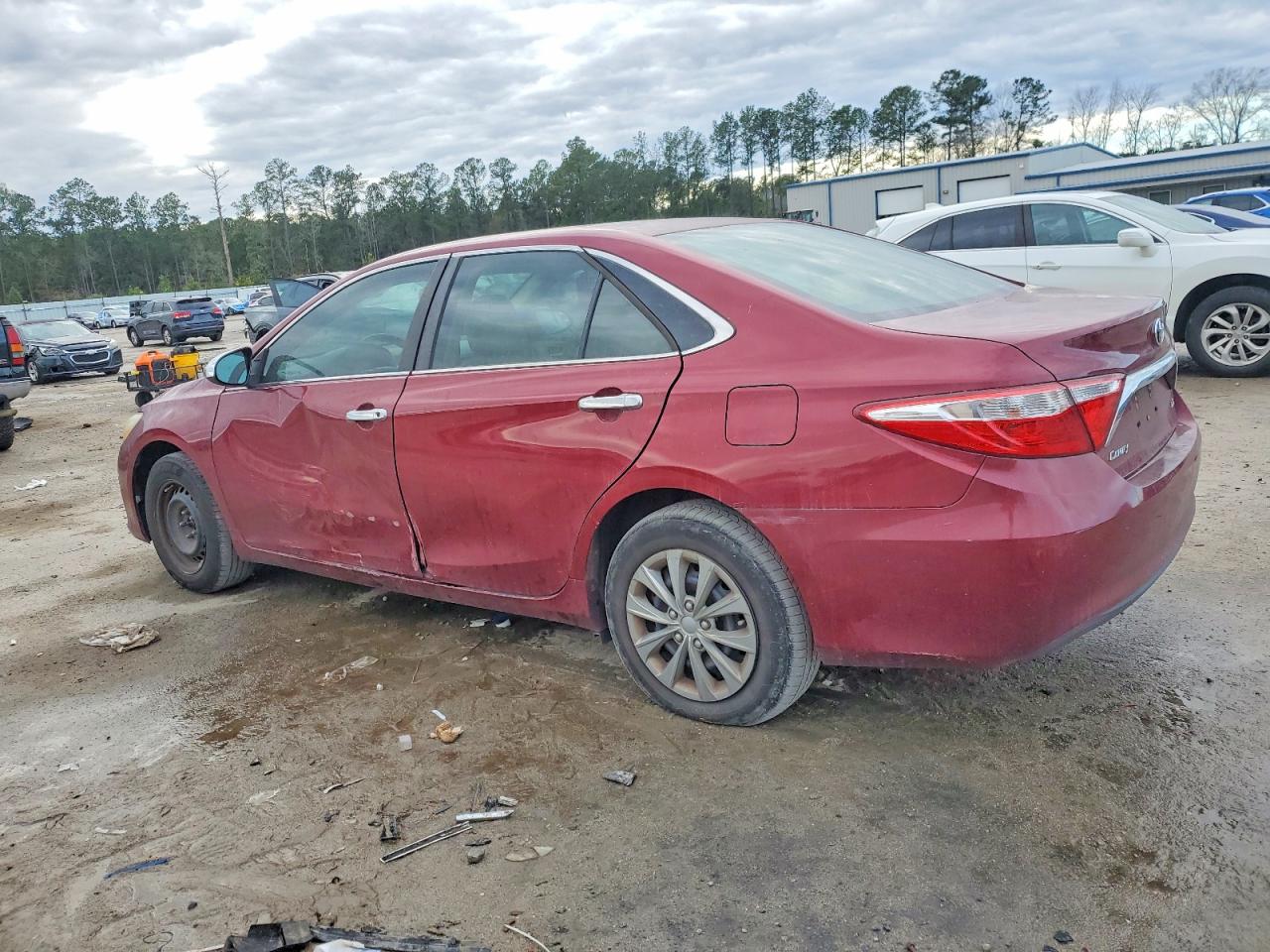 2016 TOYOTA CAMRY LE photo 2
