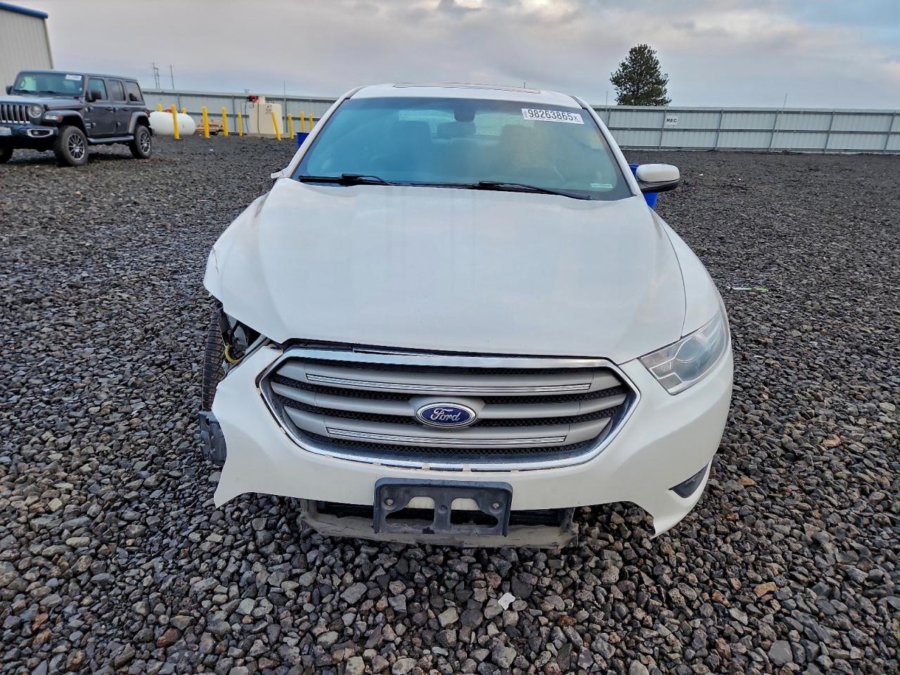 2015 FORD TAURUS SEL photo 5