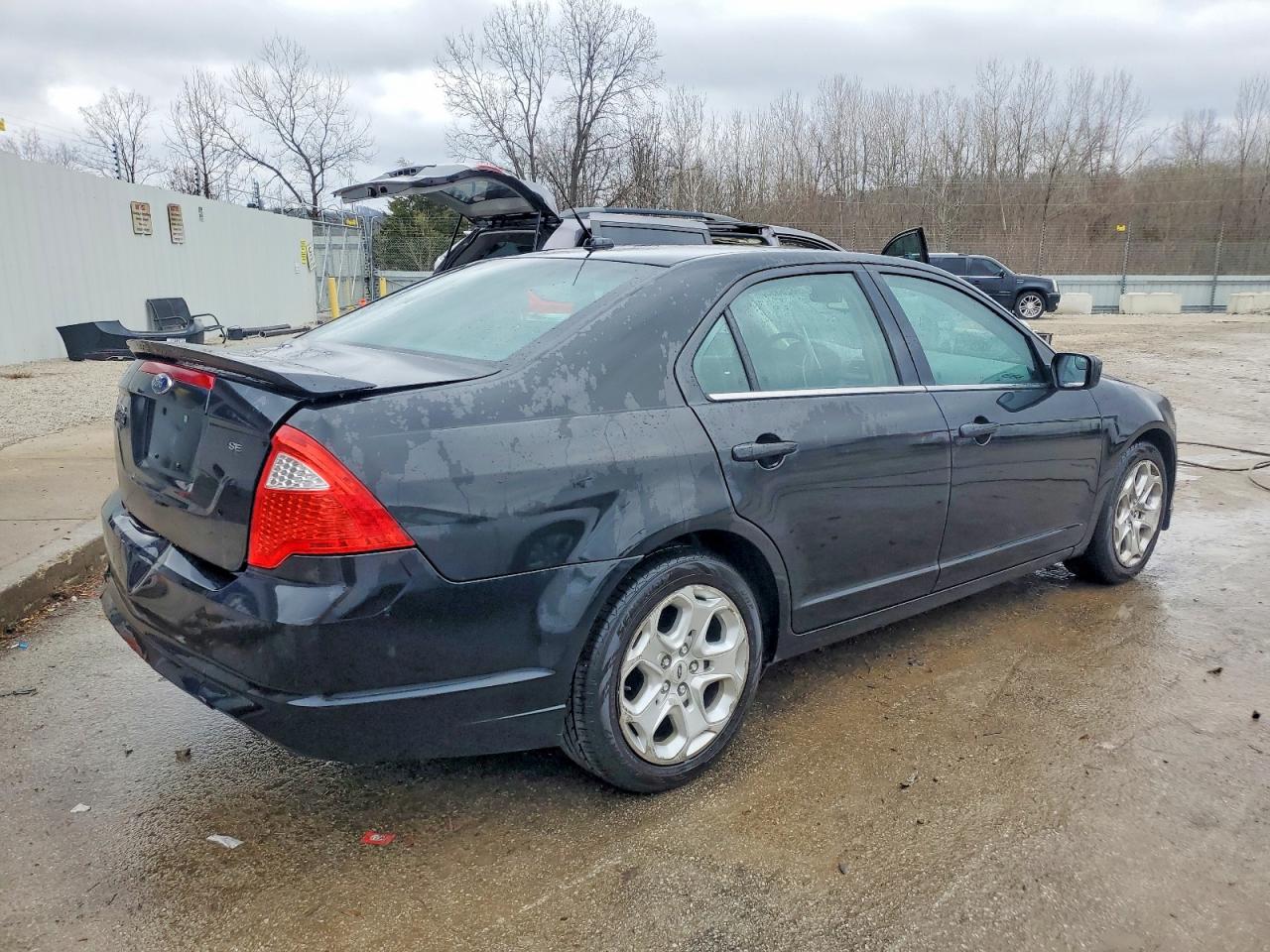 2011 FORD FUSION SE photo 3