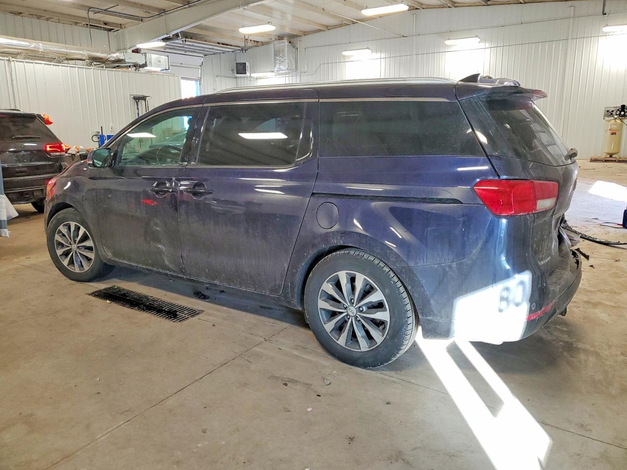 2018 KIA SEDONA EX photo 2