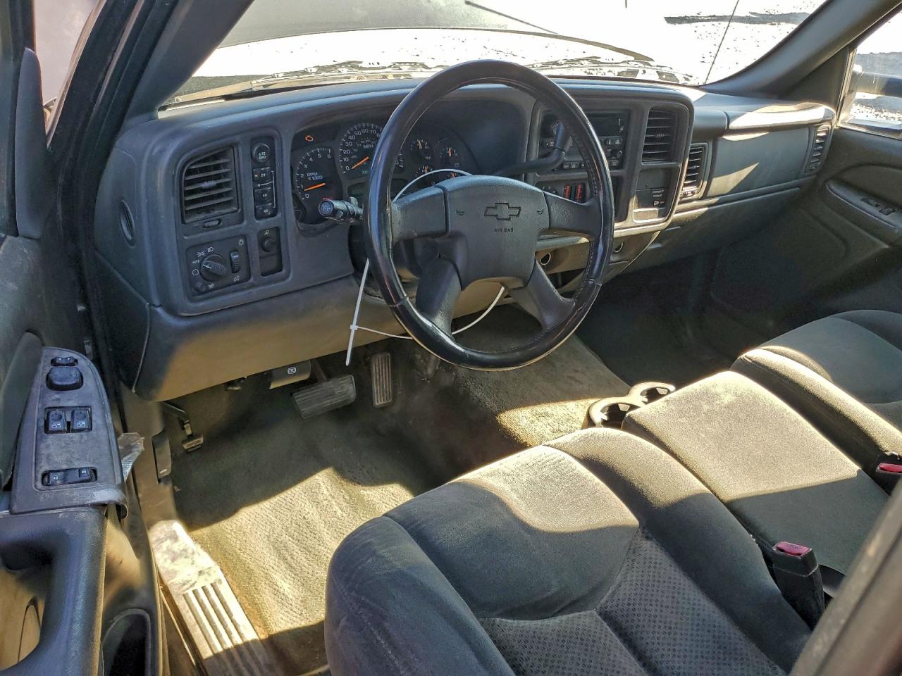 2004 CHEVROLET SILVERADO K1500 photo 8