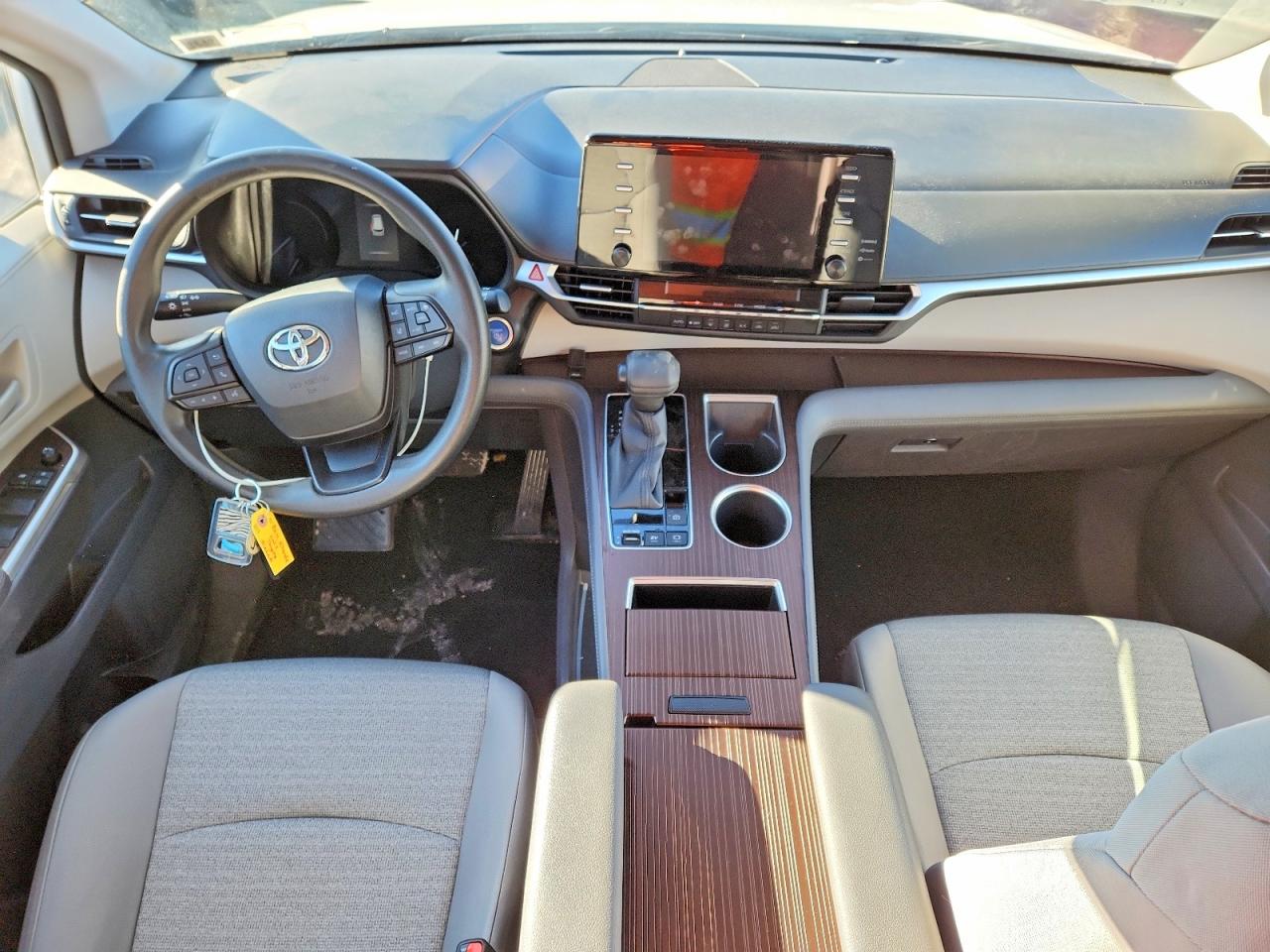 2022 TOYOTA SIENNA LE photo 15
