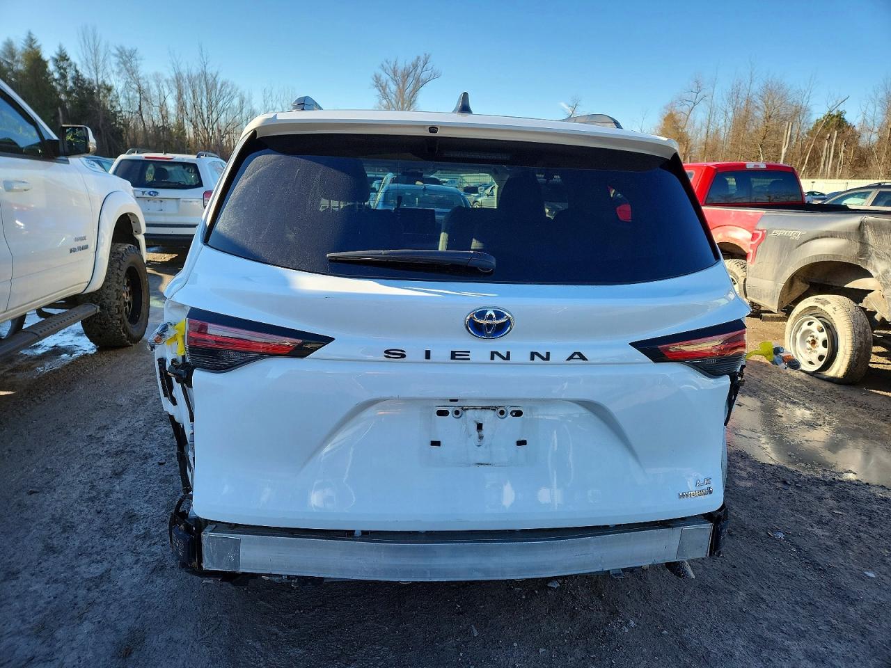 2022 TOYOTA SIENNA LE photo 11