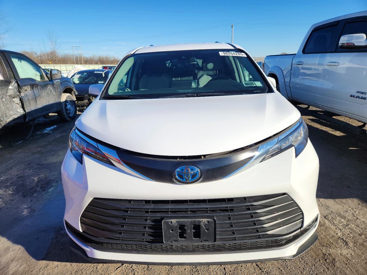 2022 TOYOTA SIENNA LE photo 9