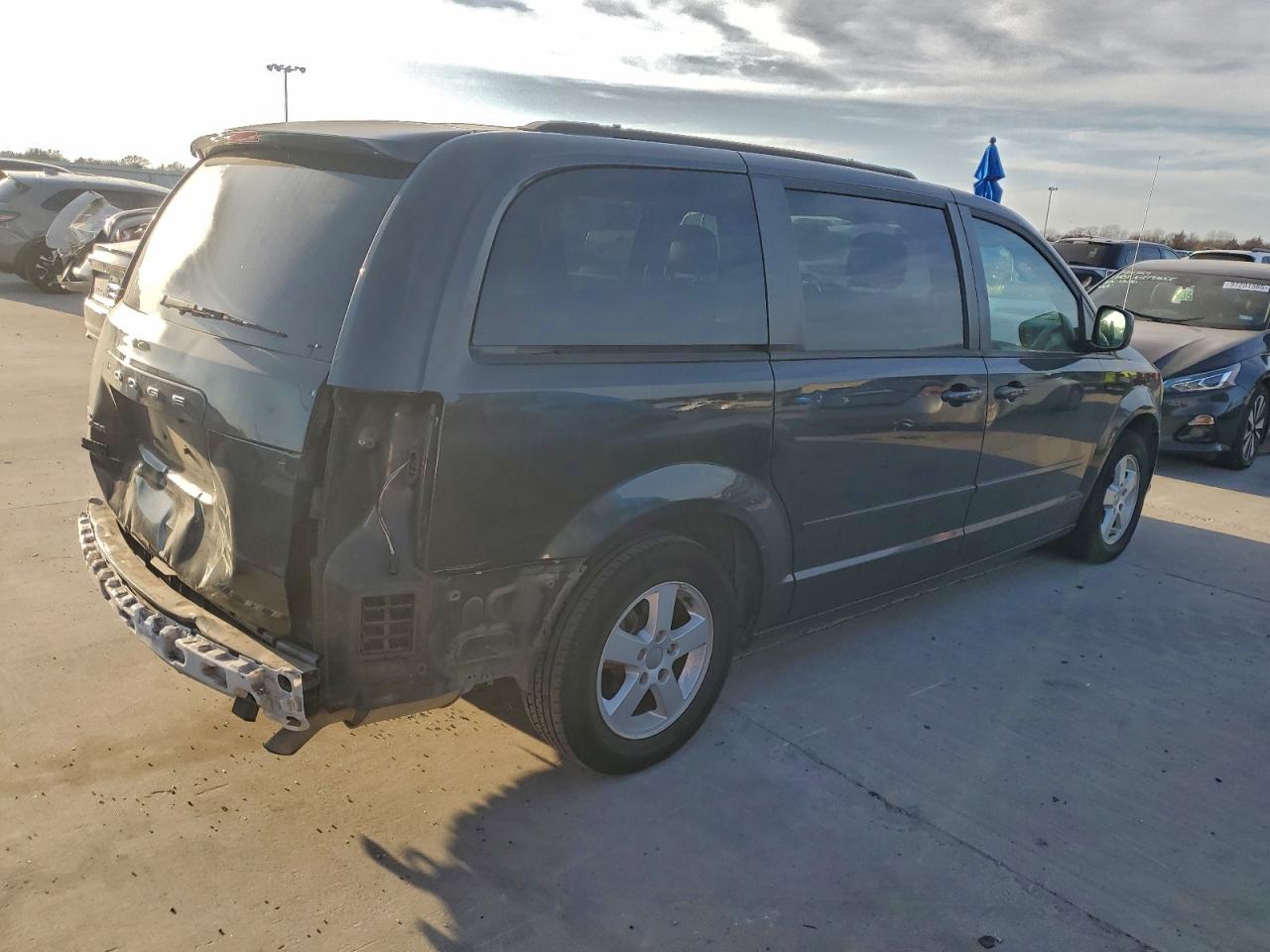 2012 DODGE GRAND CARAVAN SXT photo 5