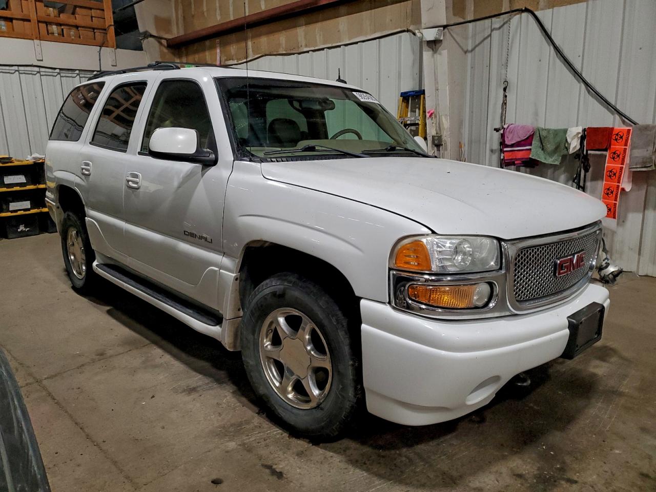 2004 GMC YUKON DENALI photo 4