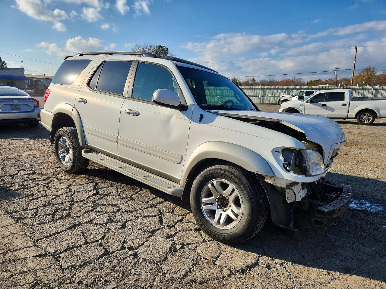 2004 TOYOTA SEQUOIA SR5 photo 4