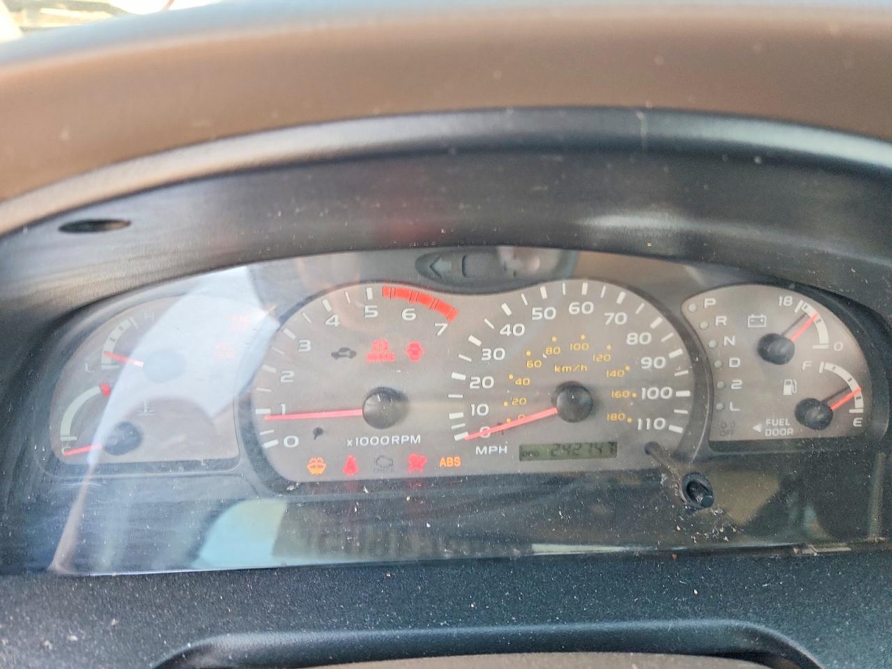 2004 TOYOTA SEQUOIA SR5 photo 9