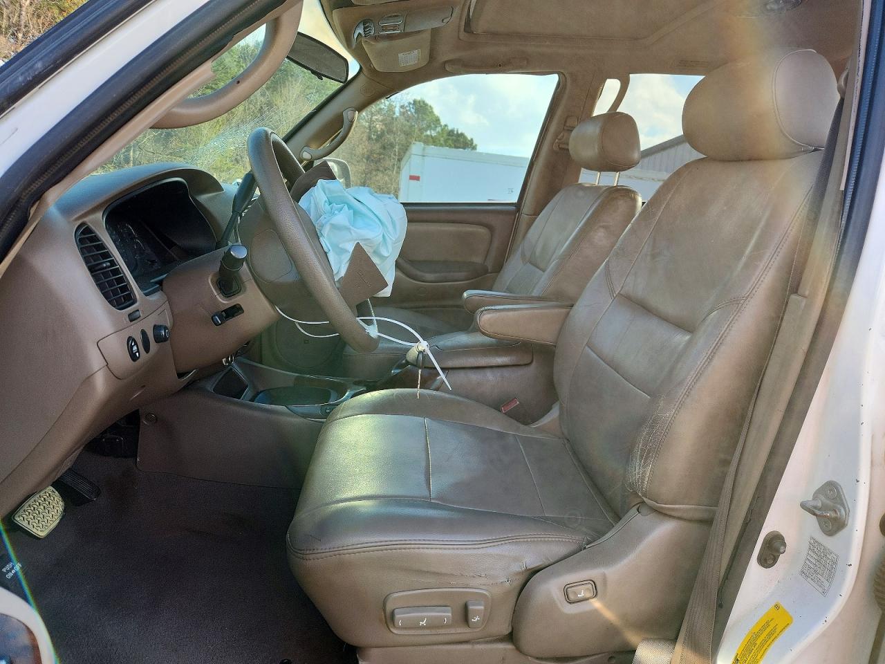 2004 TOYOTA SEQUOIA SR5 photo 7