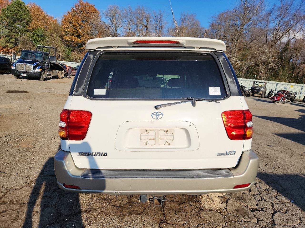 2004 TOYOTA SEQUOIA SR5 photo 6