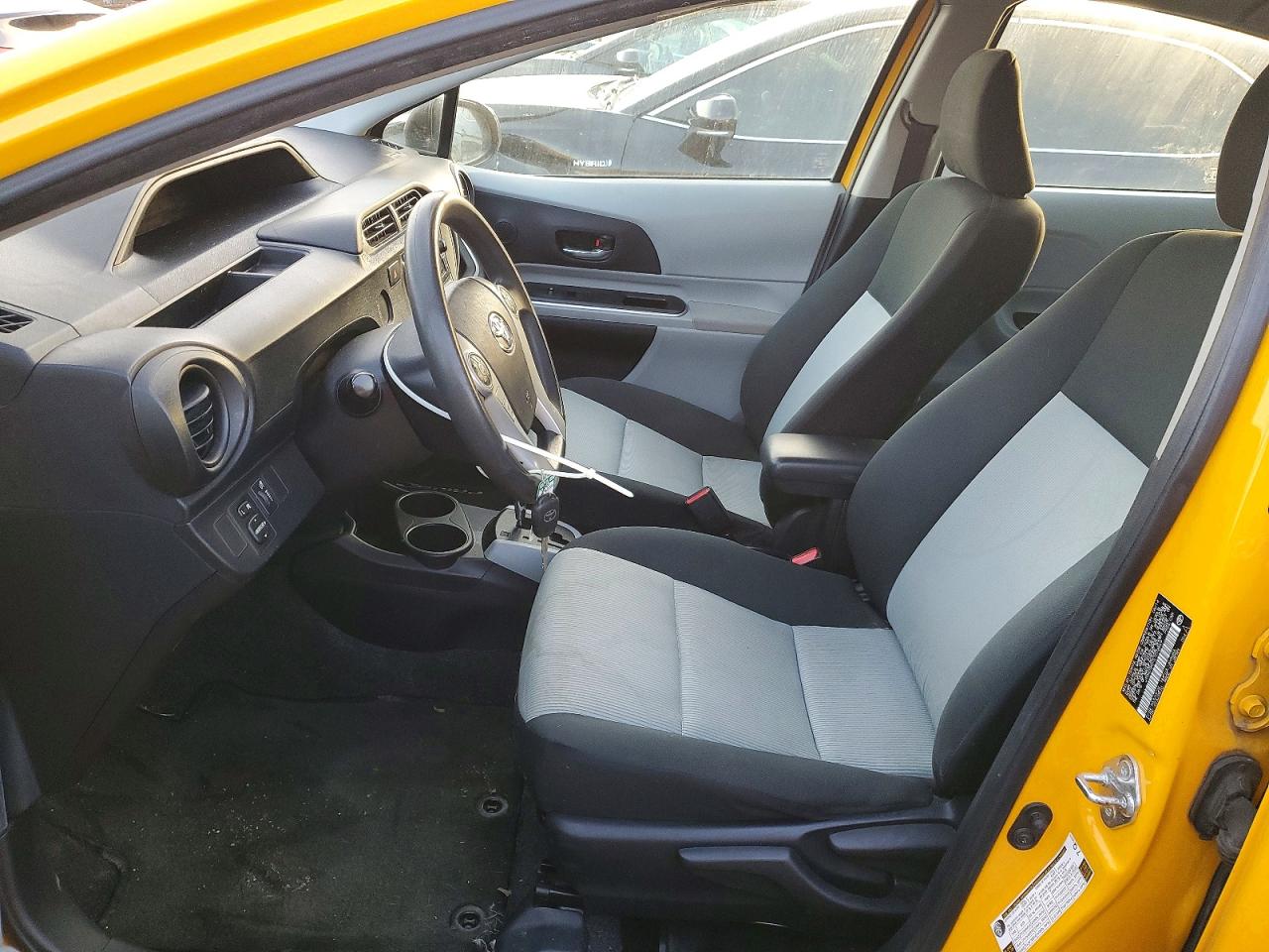 2014 TOYOTA PRIUS C photo 7