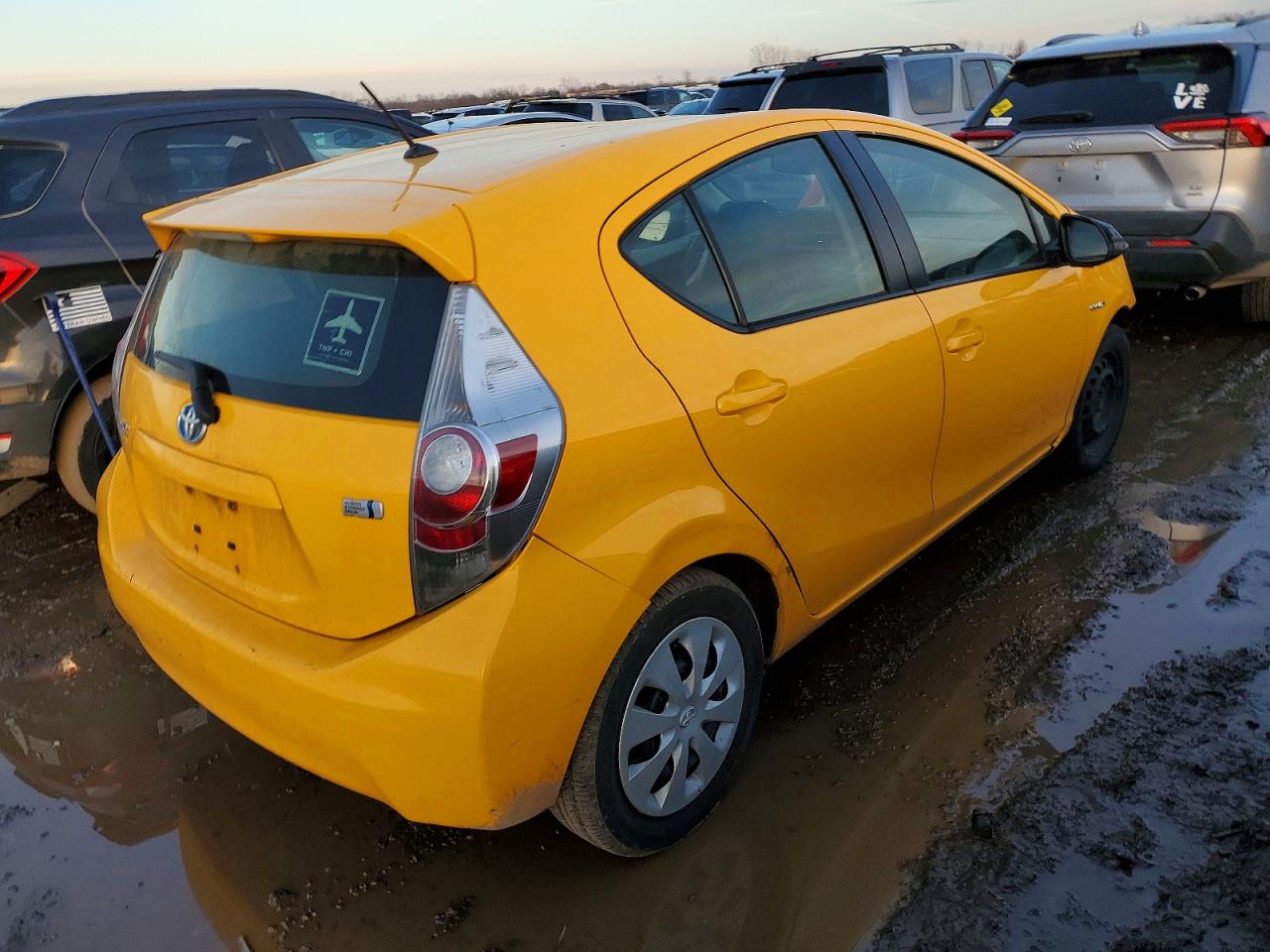 2014 TOYOTA PRIUS C photo 3