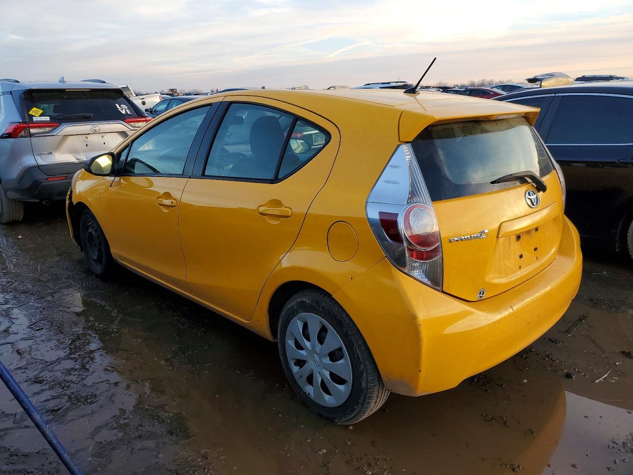 2014 TOYOTA PRIUS C photo 2