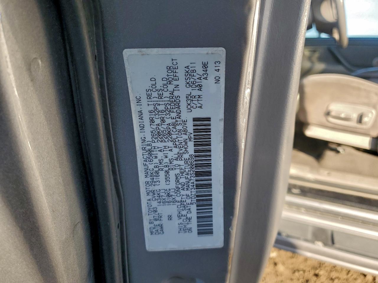 2003 TOYOTA SEQUOIA SR5 photo 13