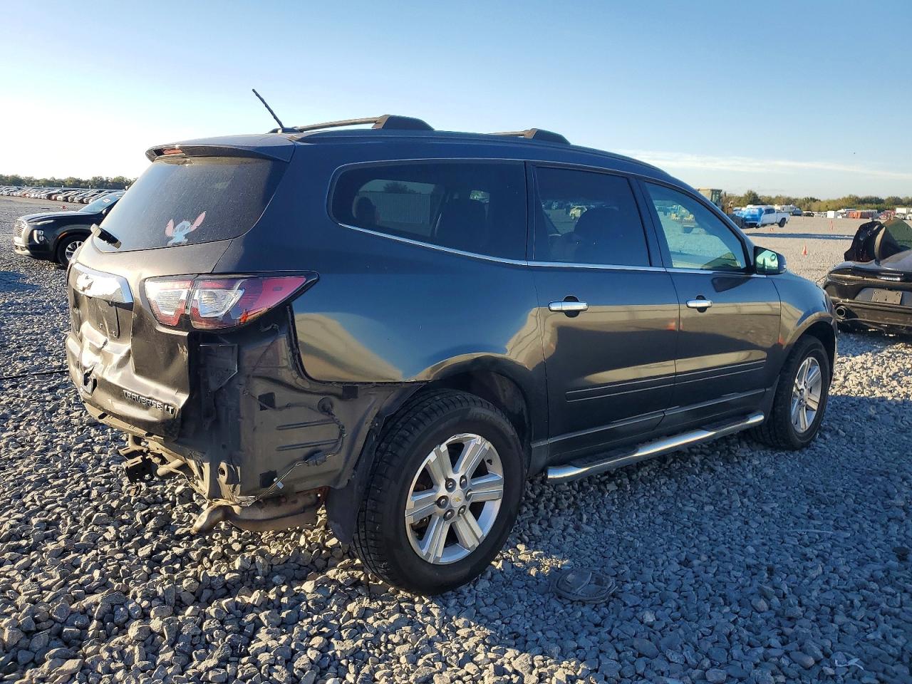 2014 CHEVROLET TRAVERSE LT photo 3