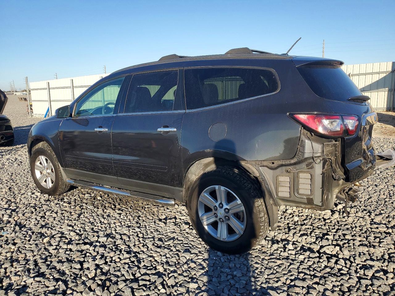 2014 CHEVROLET TRAVERSE LT photo 2