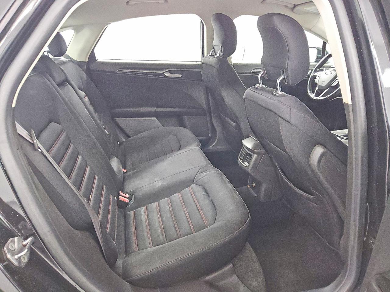2013 FORD FUSION SE photo 28