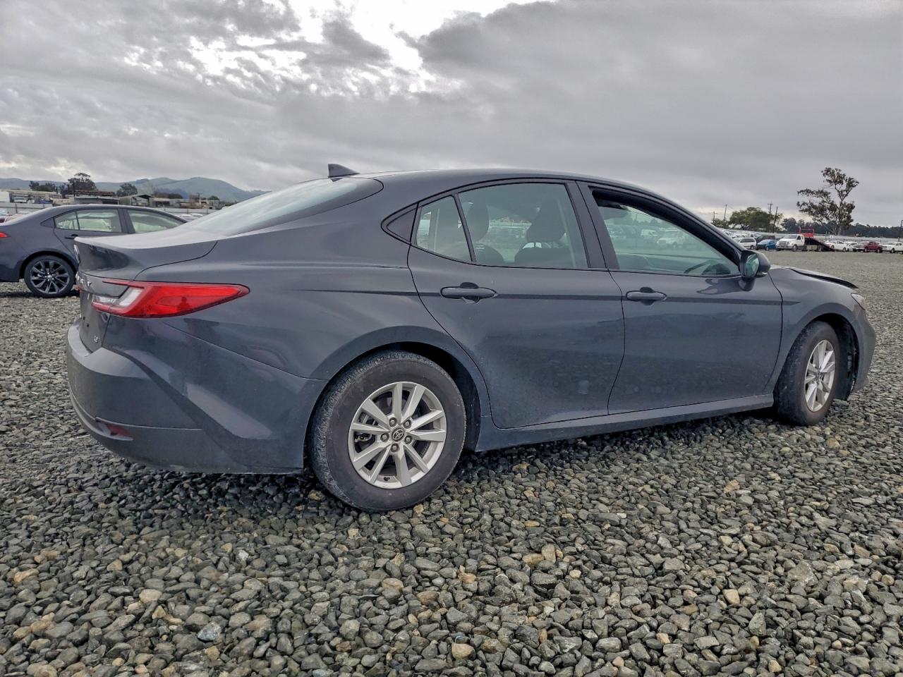 2025 TOYOTA CAMRY XSE photo 3