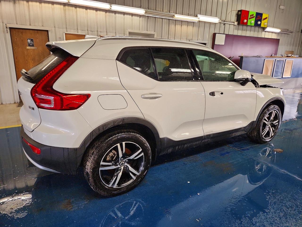 2023 VOLVO XC40 CORE photo 3