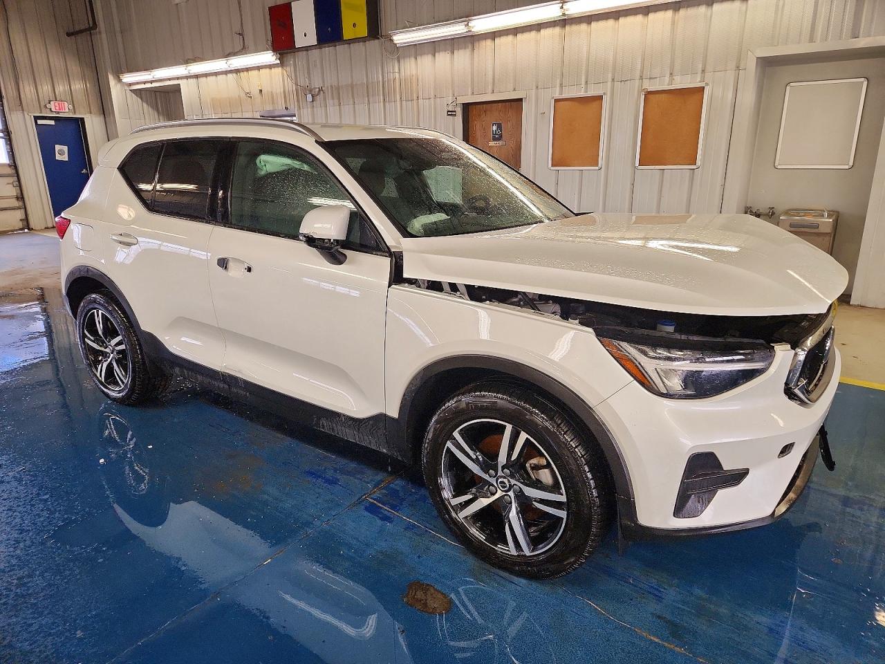 2023 VOLVO XC40 CORE photo 4