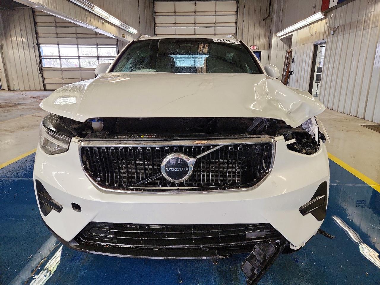 2023 VOLVO XC40 CORE photo 5