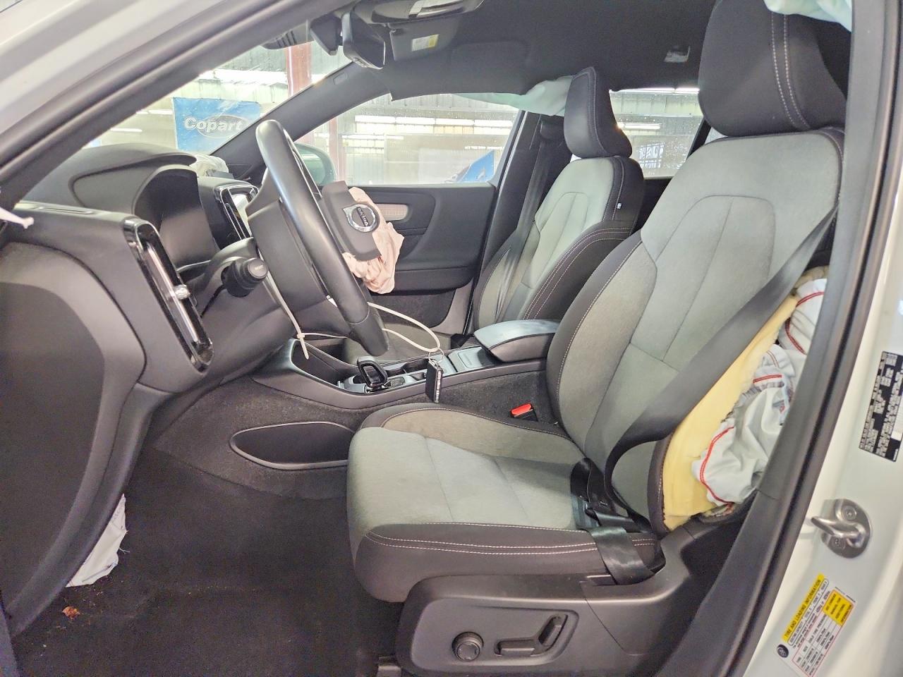2023 VOLVO XC40 CORE photo 7