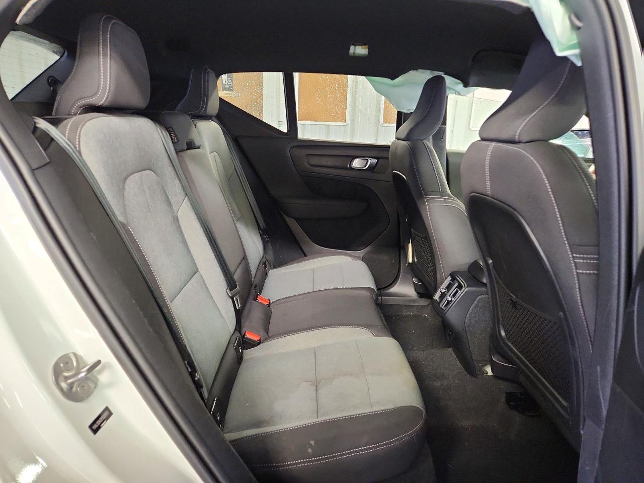 2023 VOLVO XC40 CORE photo 11