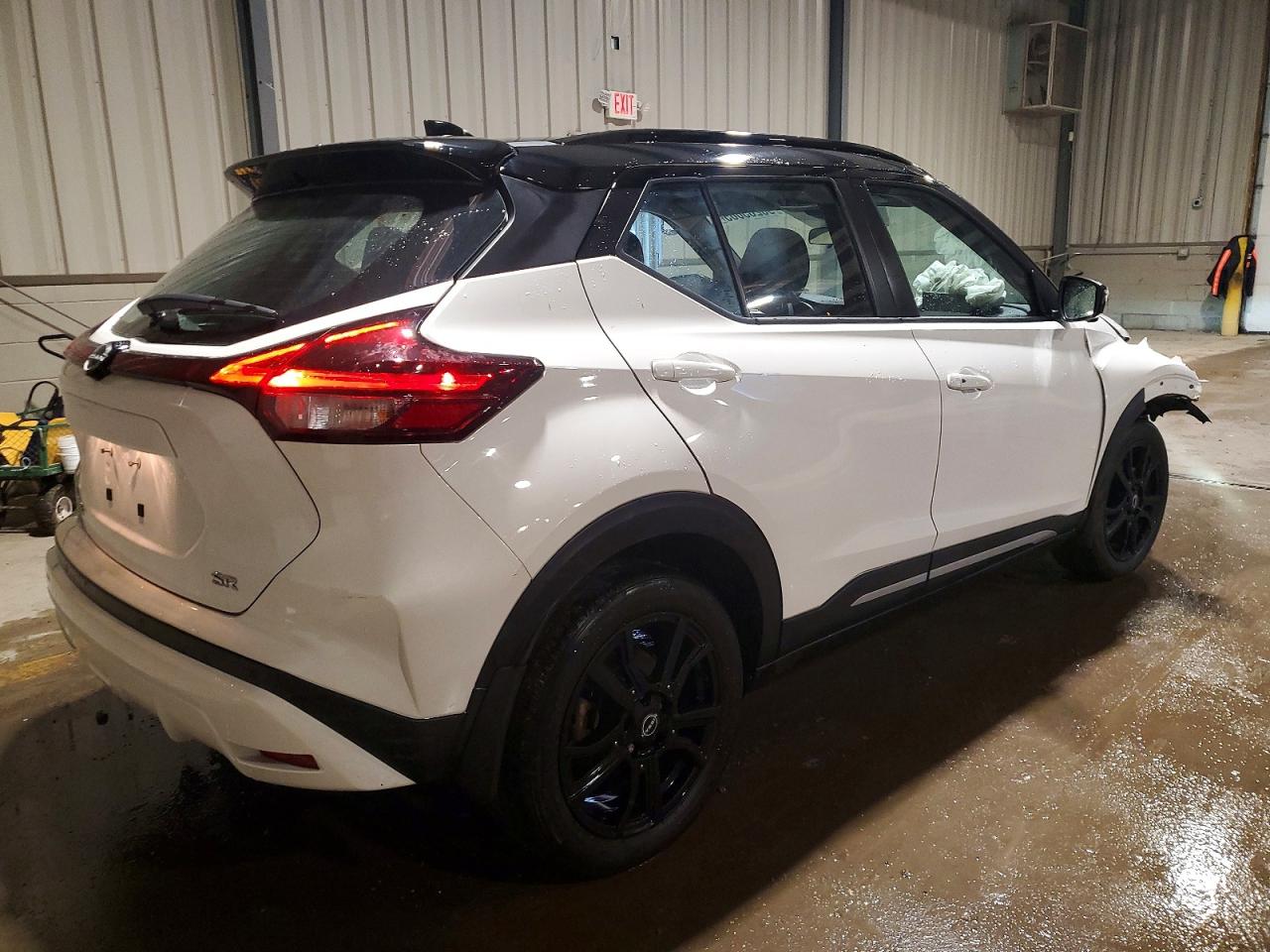 2023 NISSAN KICKS SR photo 3