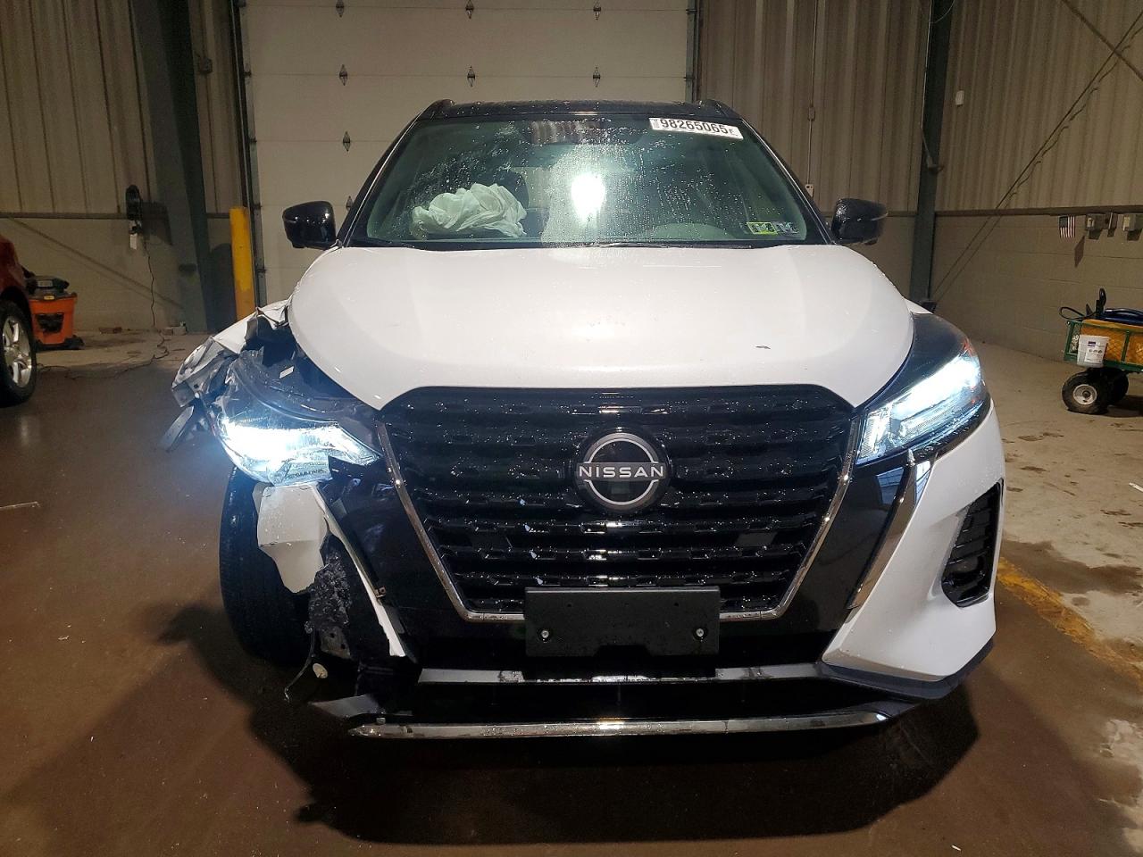 2023 NISSAN KICKS SR photo 5