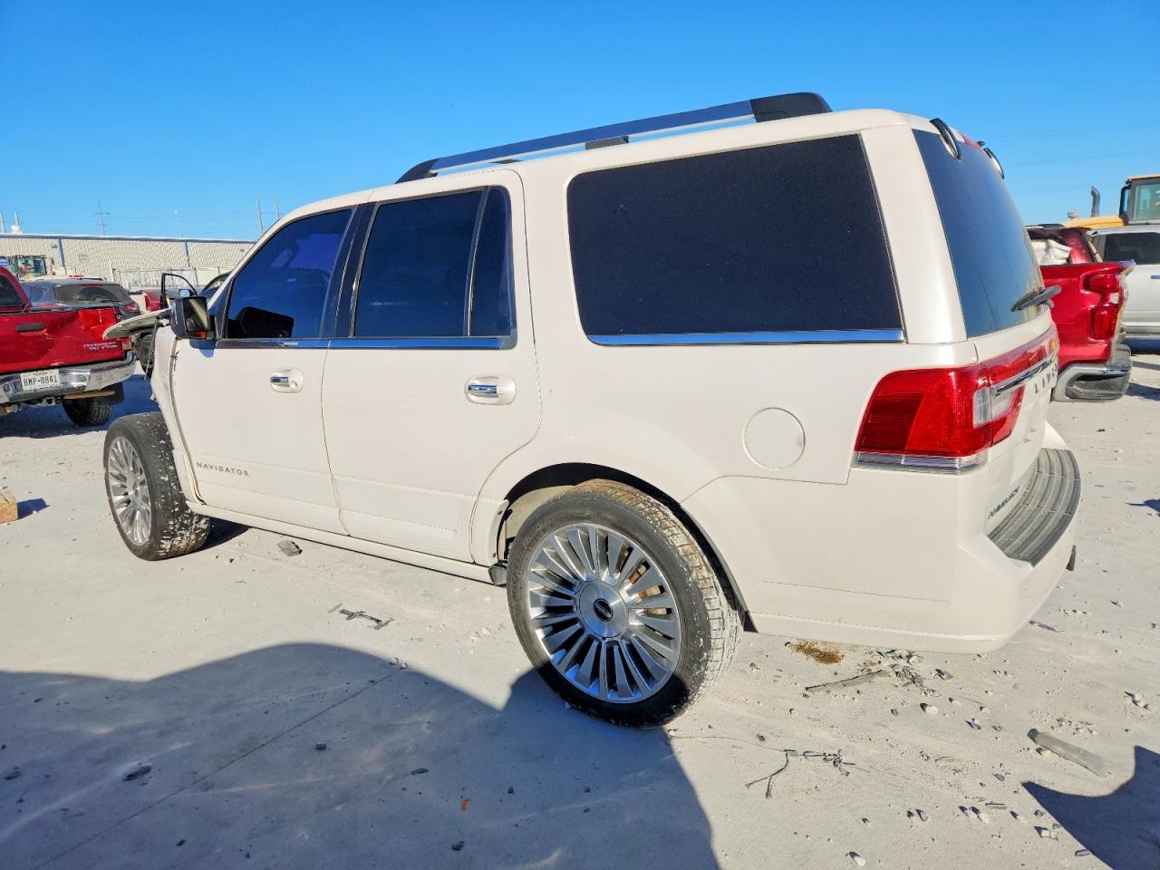 2015 LINCOLN NAVIGATOR photo 2