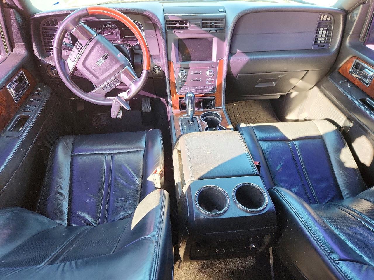 2015 LINCOLN NAVIGATOR photo 8