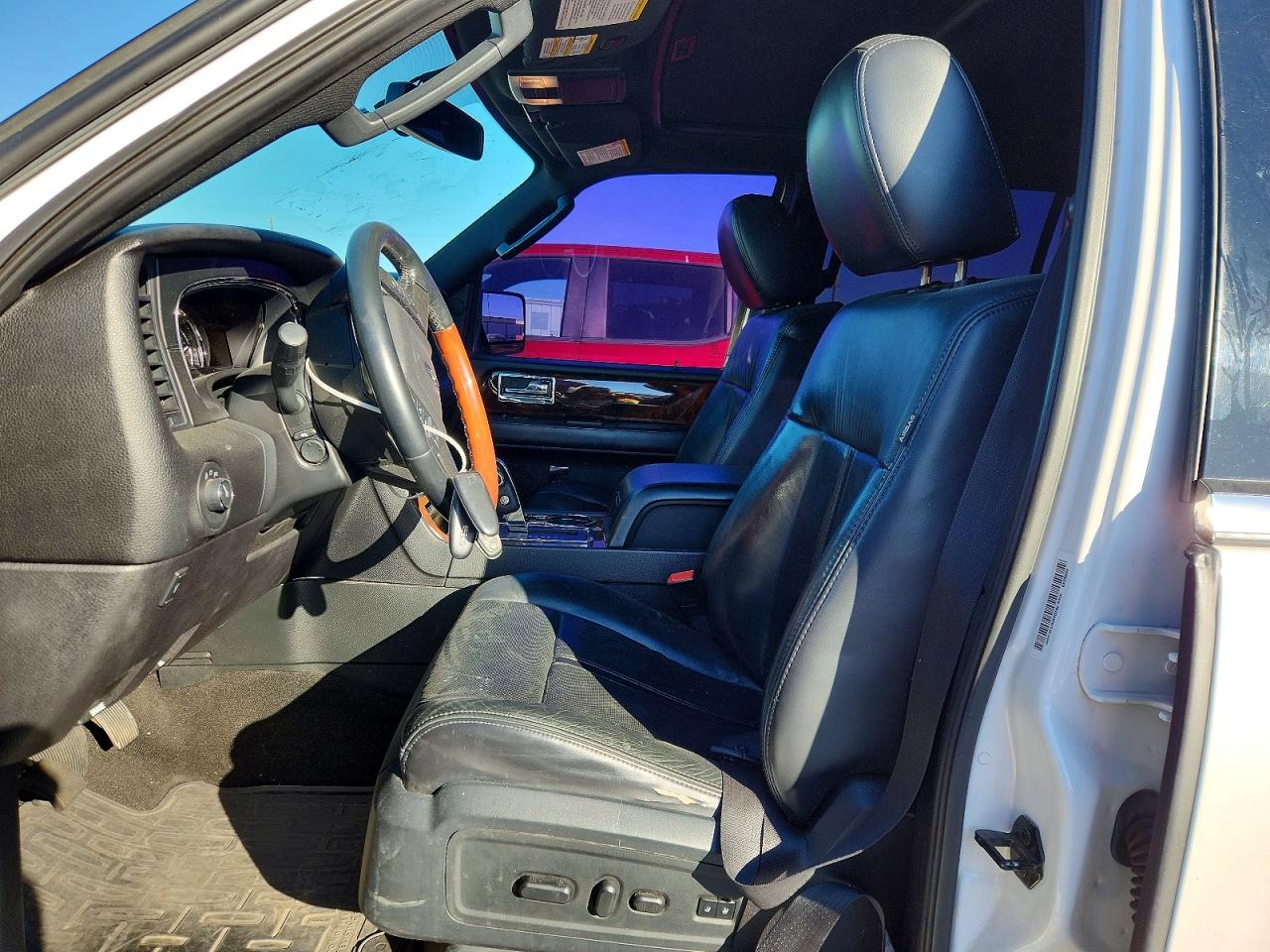 2015 LINCOLN NAVIGATOR photo 7
