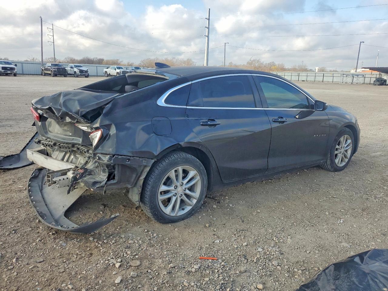 2017 CHEVROLET MALIBU LT photo 3