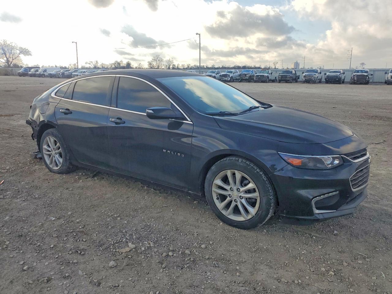 2017 CHEVROLET MALIBU LT photo 4