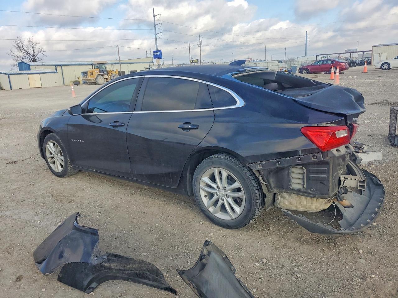 2017 CHEVROLET MALIBU LT photo 2