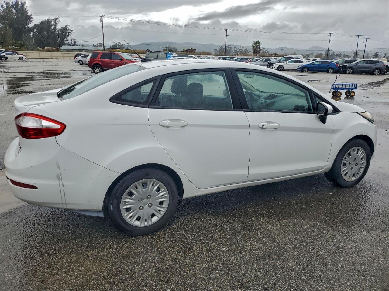 2015 FORD FIESTA S photo 3