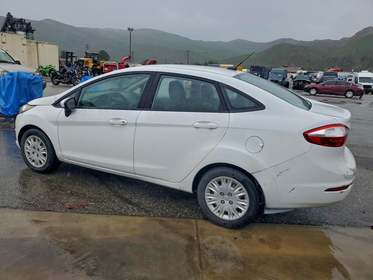 2015 FORD FIESTA S photo 2