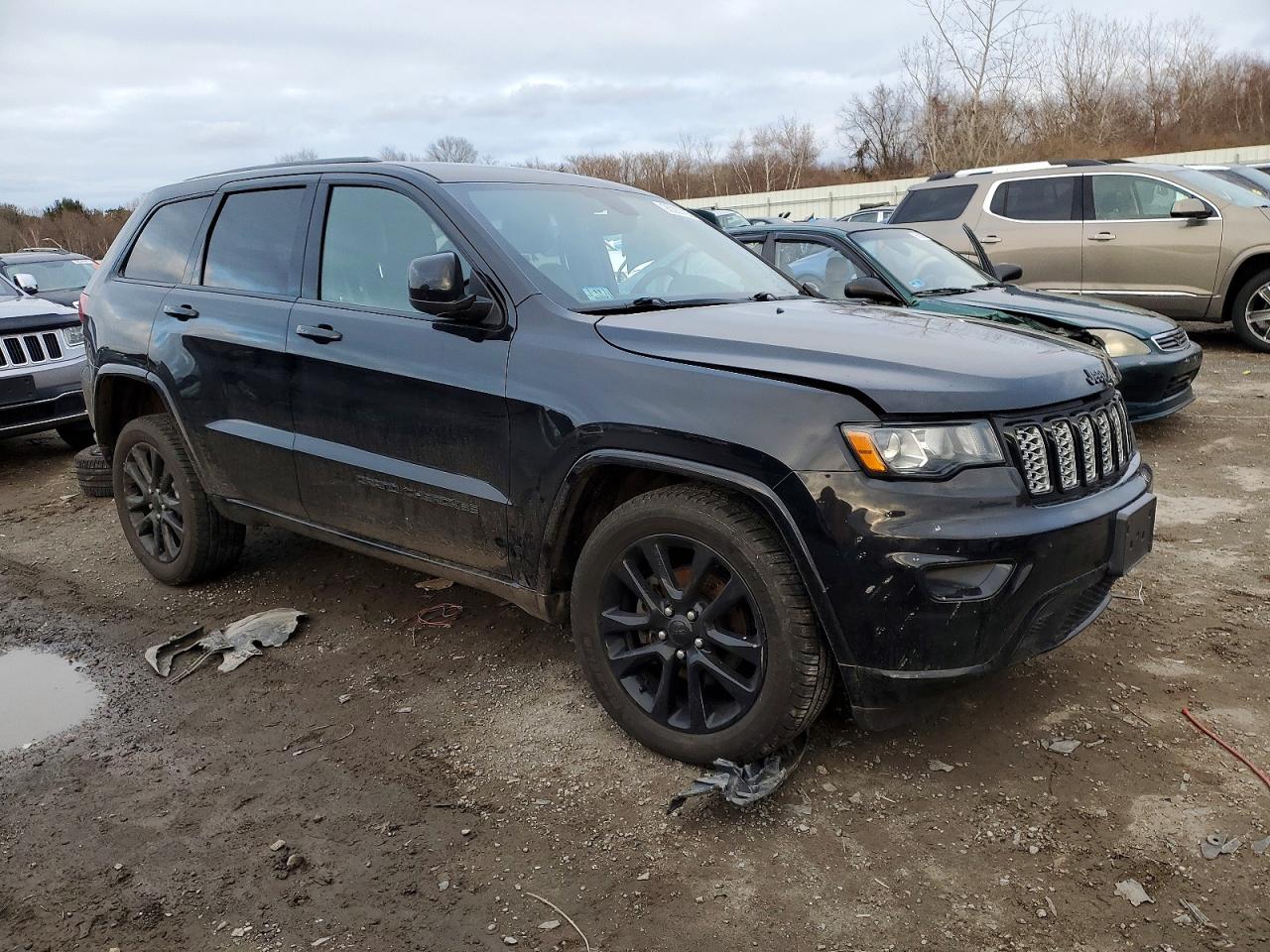 2019 JEEP GRAND CHEROKEE LAREDO photo 4