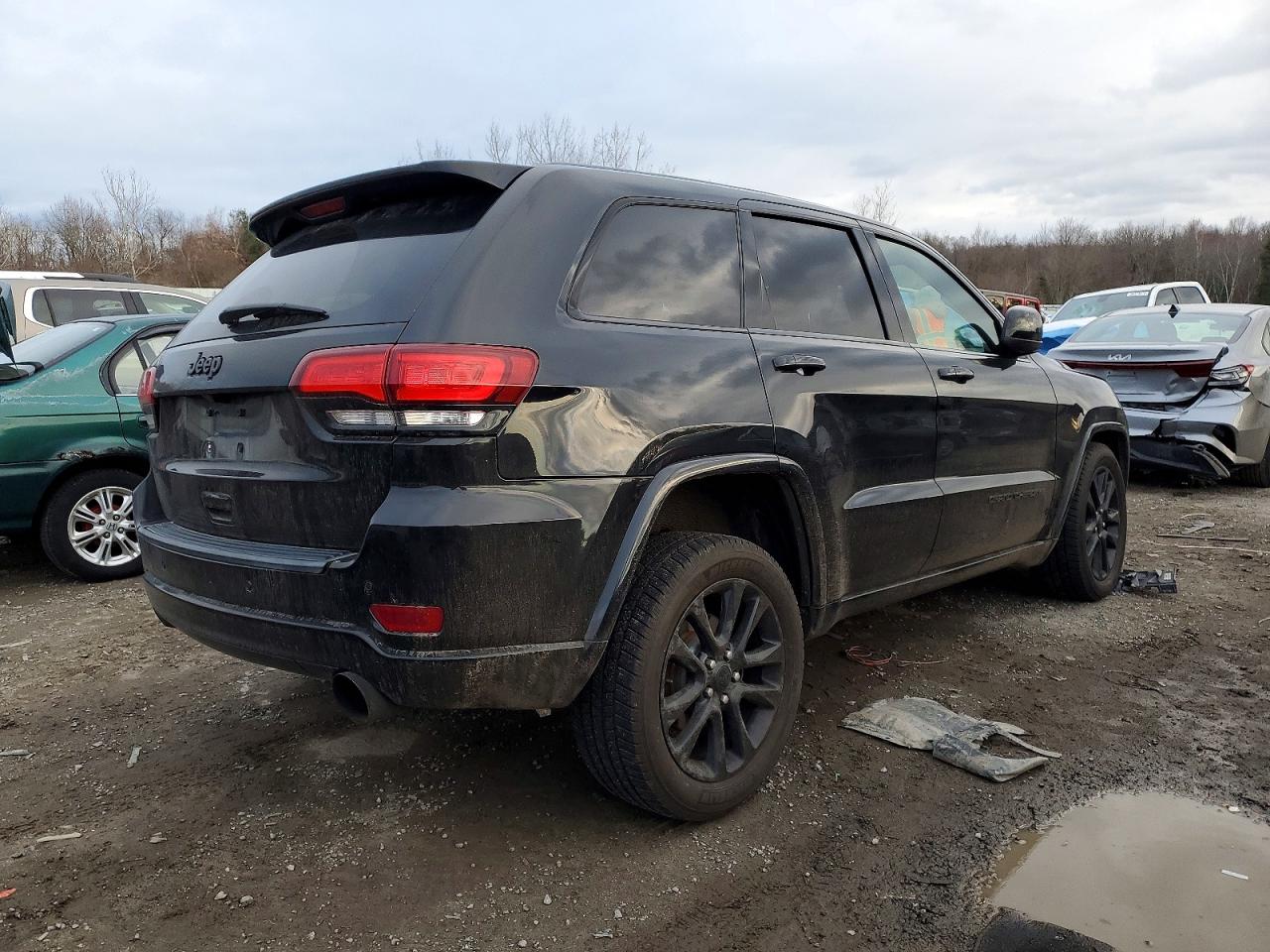 2019 JEEP GRAND CHEROKEE LAREDO photo 3