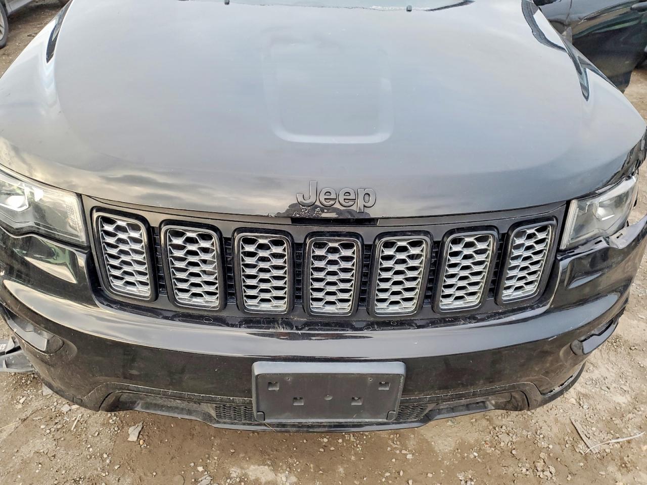 2019 JEEP GRAND CHEROKEE LAREDO photo 12